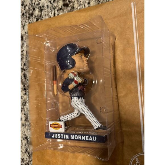 Justin Morneau 2020 Bobblehead Twins Hall of Fame - Picture 7 of 12